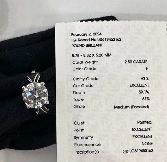 IGI certified lab grown diamond ring with onyx 2.5 carats