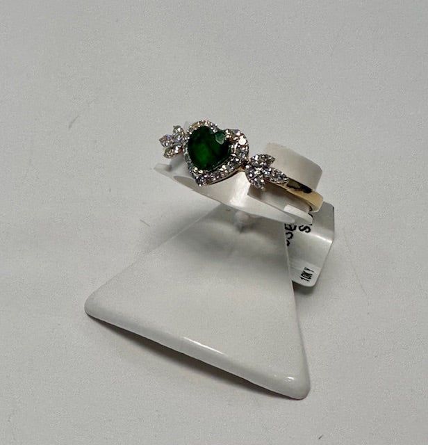 Natural emerald and diamond ring in gold