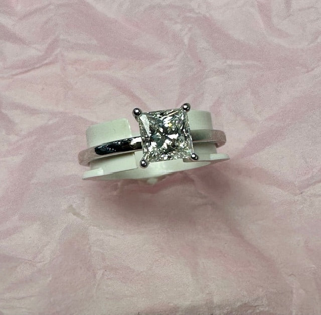 princess cut diamond engagement ring