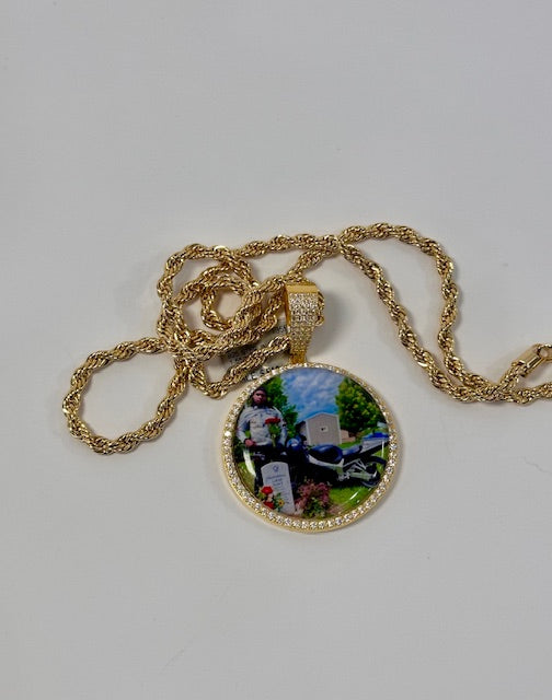 Install picture to pendant