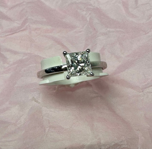 princess cut diamond engagement ring